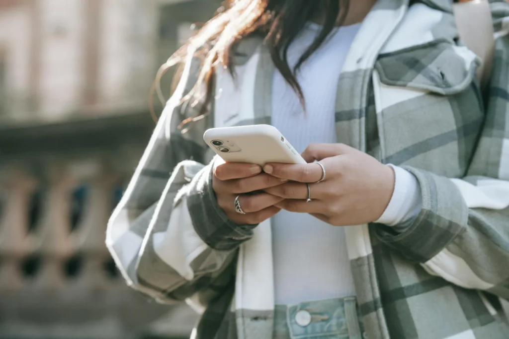 Entertainment binnen handbereik: Hoe mobiele technologie casinospellen revolutioneerde